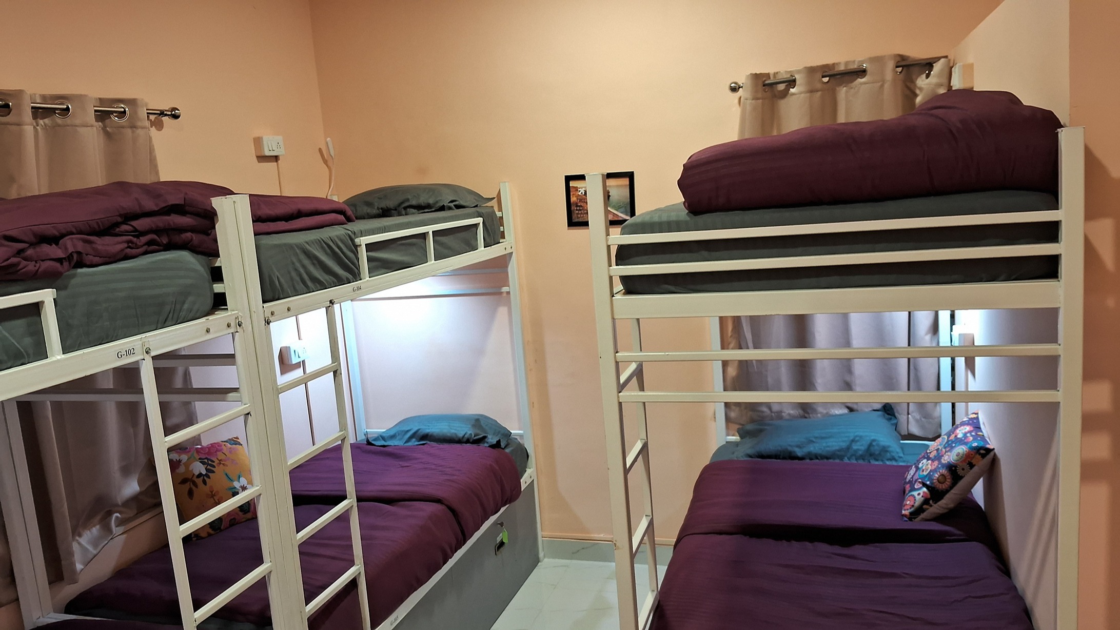 G1 Popsicle - Bed in a six bed mixed dorm with en-suite shared washroom