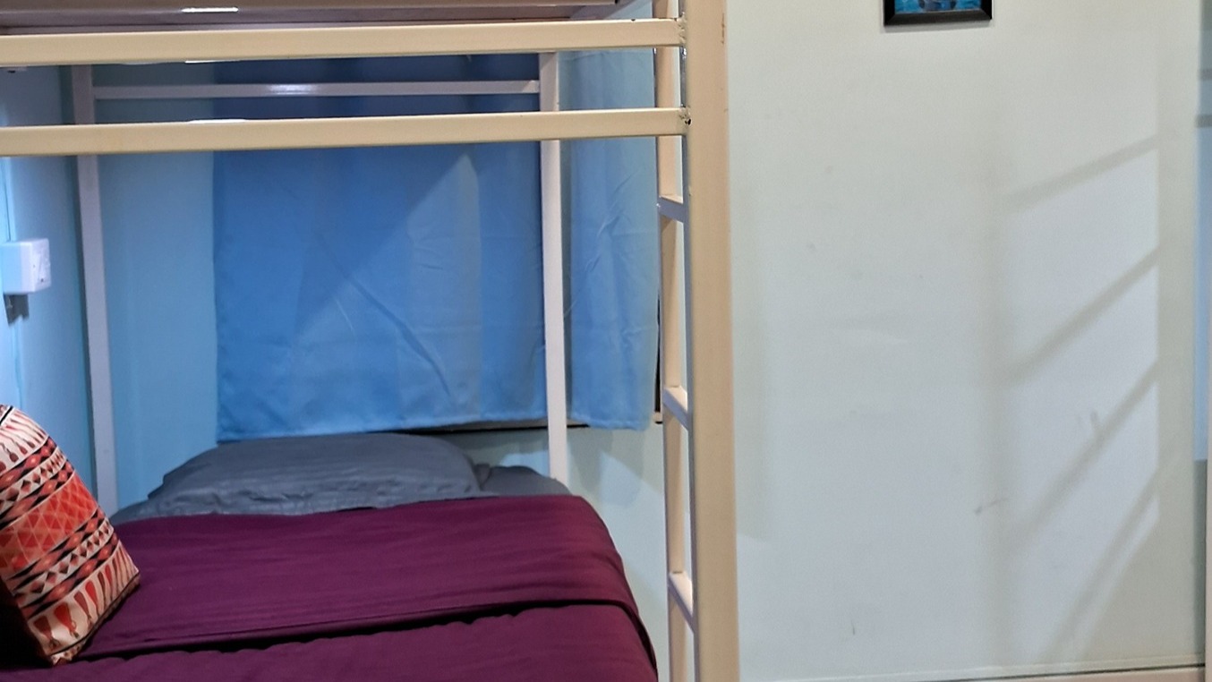 G2 Spring Time - Bed in a six bed mixed dorm with shared washroom