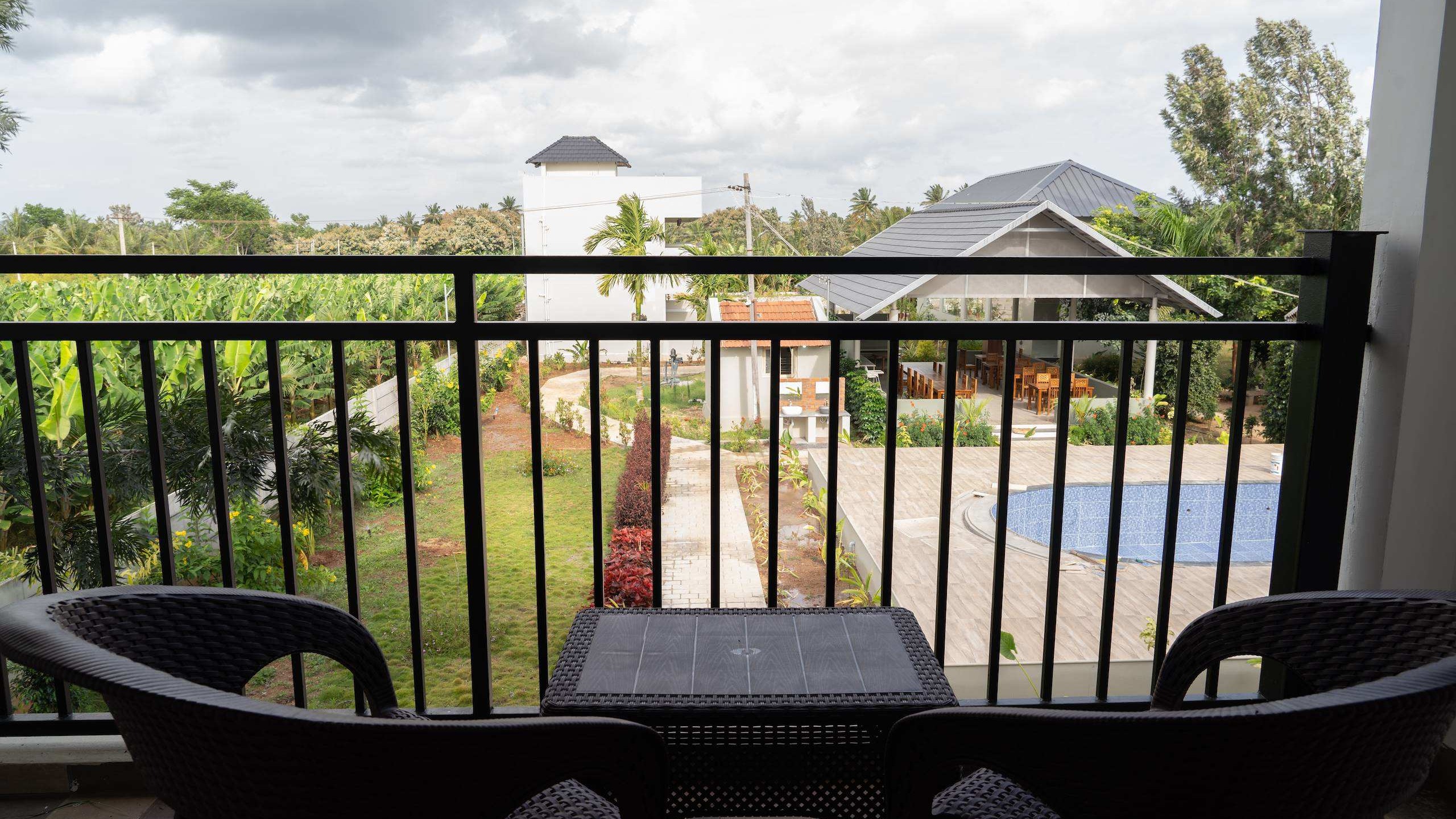Pool View Room image 5