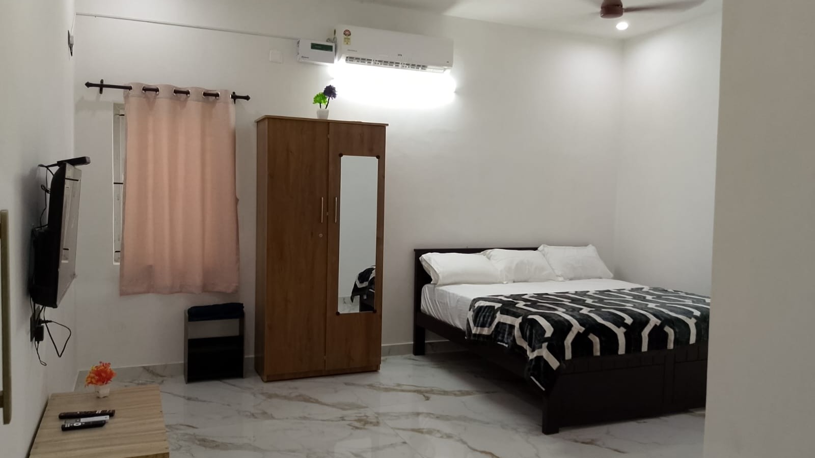Deluxe AC Room