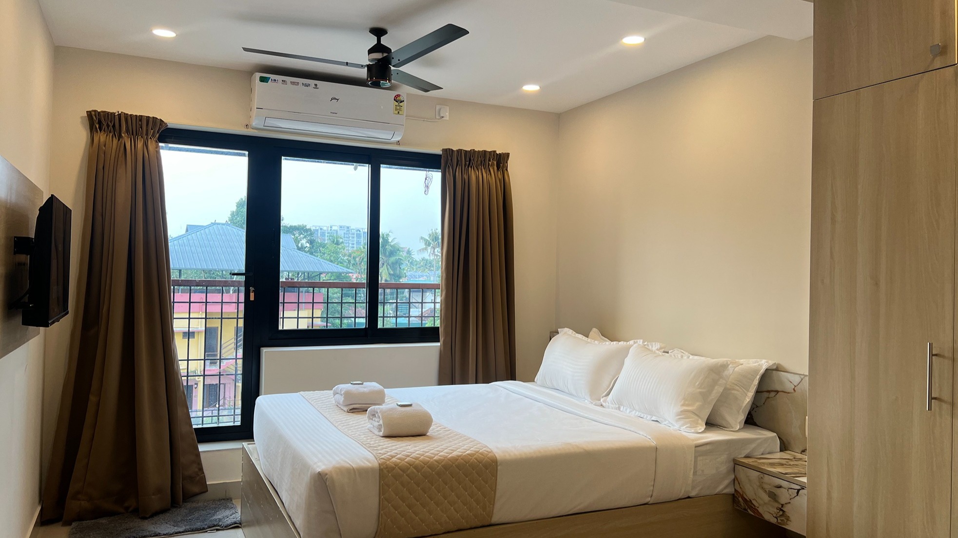 Deluxe Room with Balcony