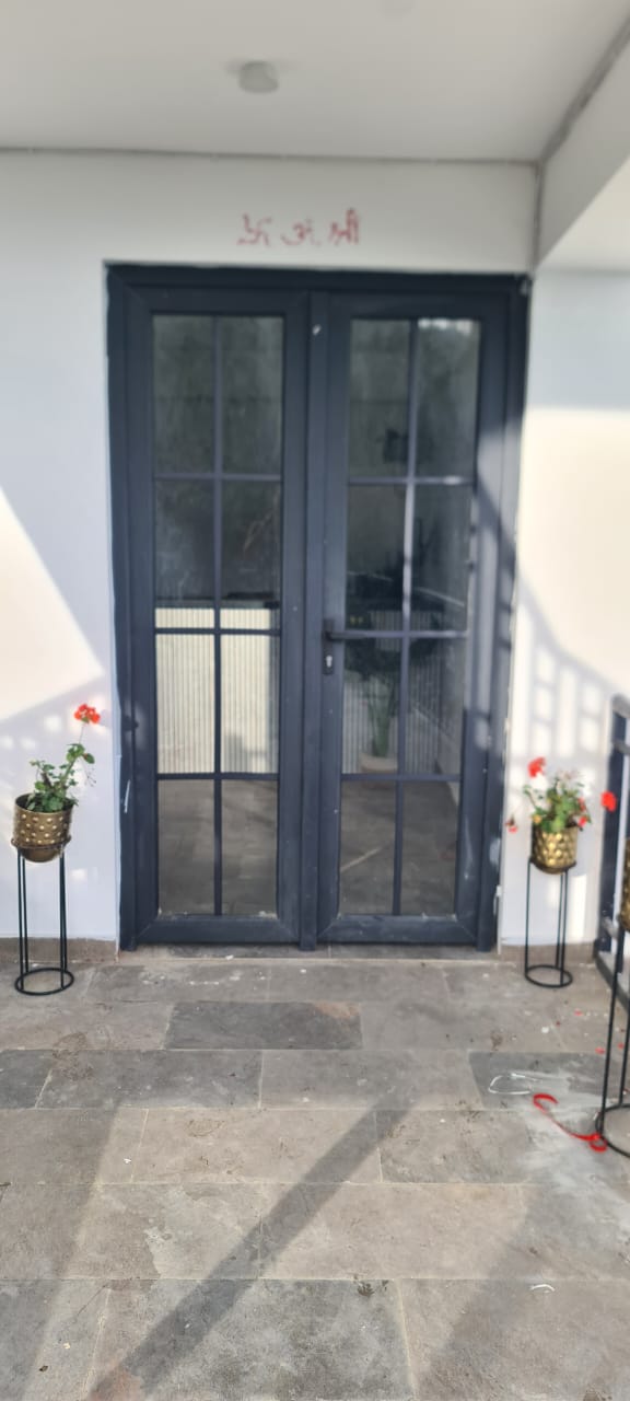Property gallery image 2