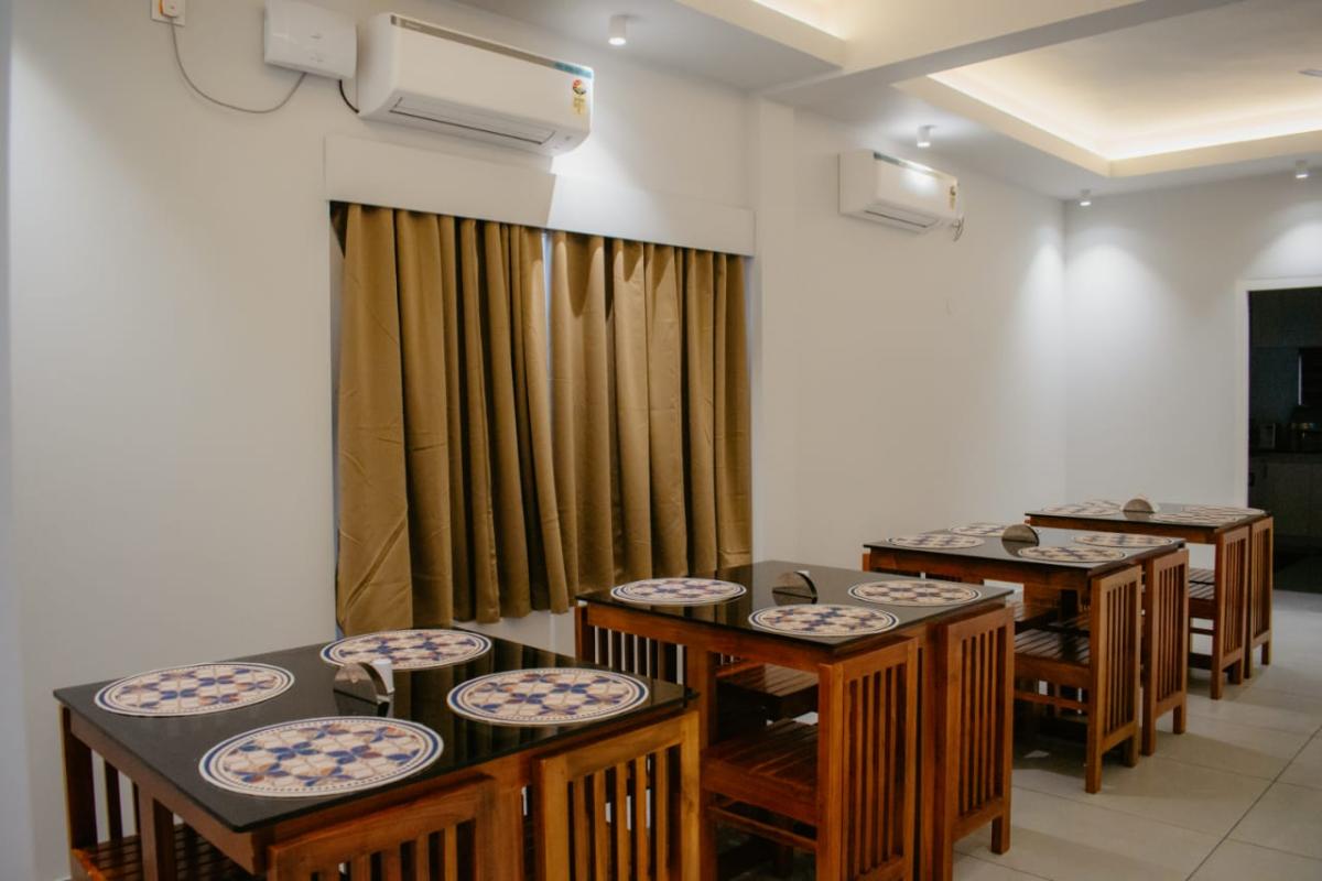 DAINING HALL.JPEG
