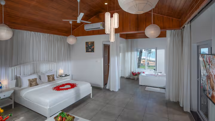 Cliffside Honeymoon Suite