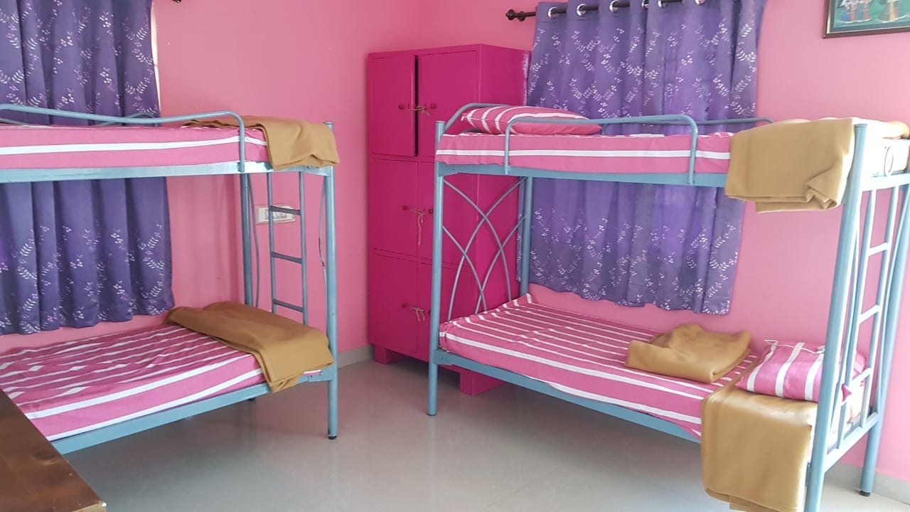 Non AC 6 Dorm Bed With Shared Bathroom (104)
