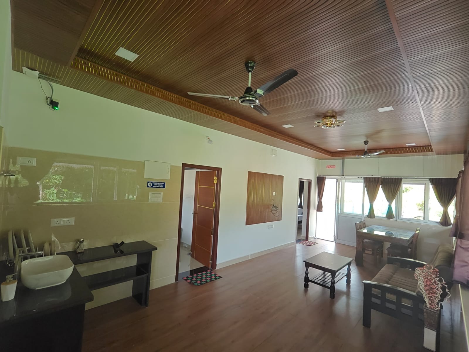 Property gallery image 1