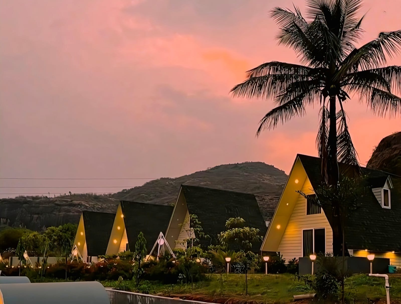 GR8 Hill Pool Villas