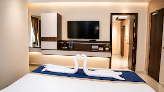 Interconnected Suite Room With Mountain View image 5