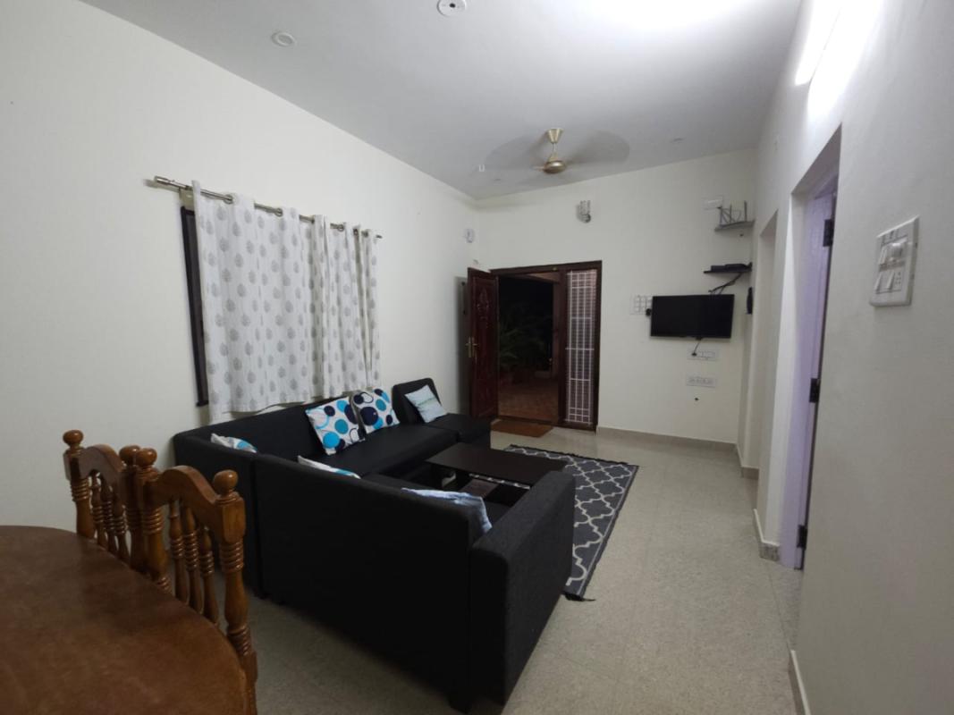 HH 2 BHK Living