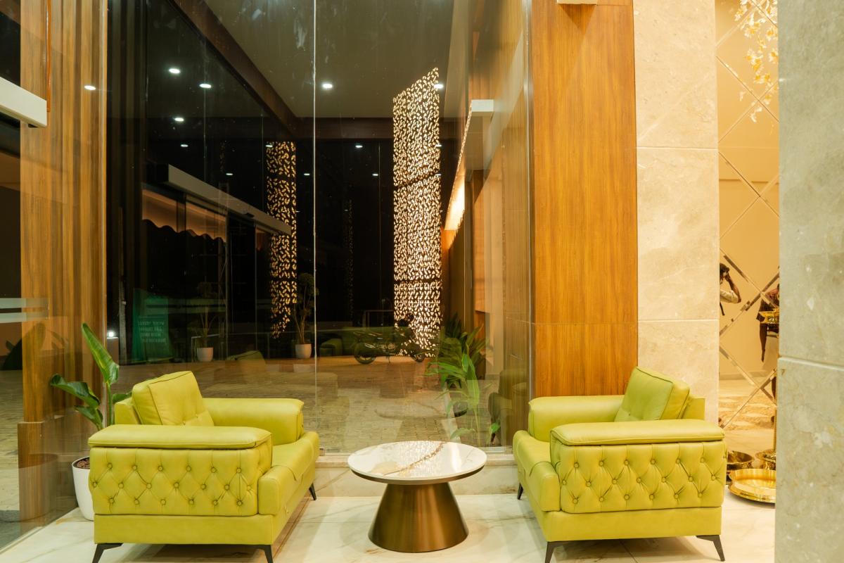 Sitting area Front office.jpg
