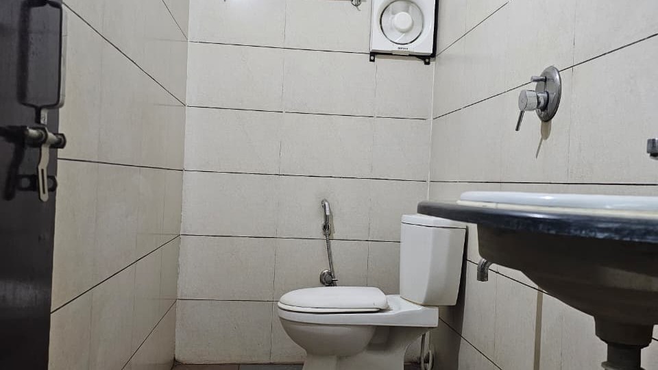Deluxe room non AC 