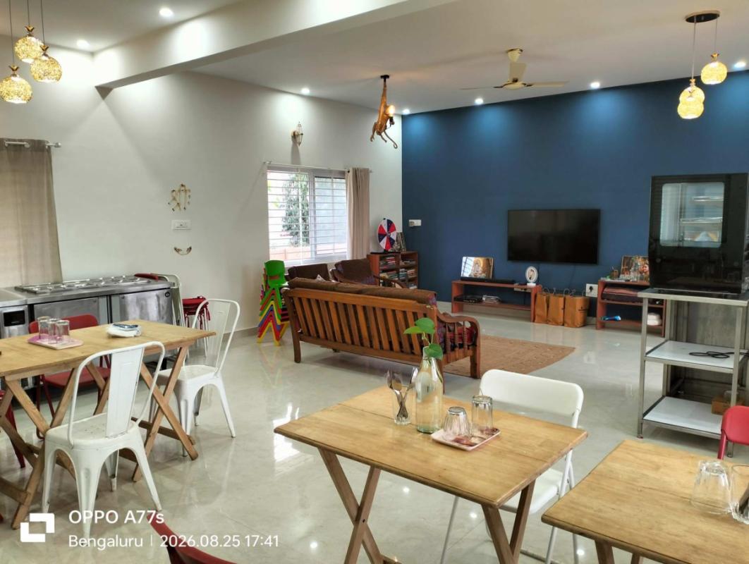 Dining  Lounge 1-190kb