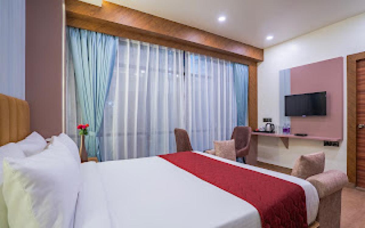 DELUXE BED VIEW 1