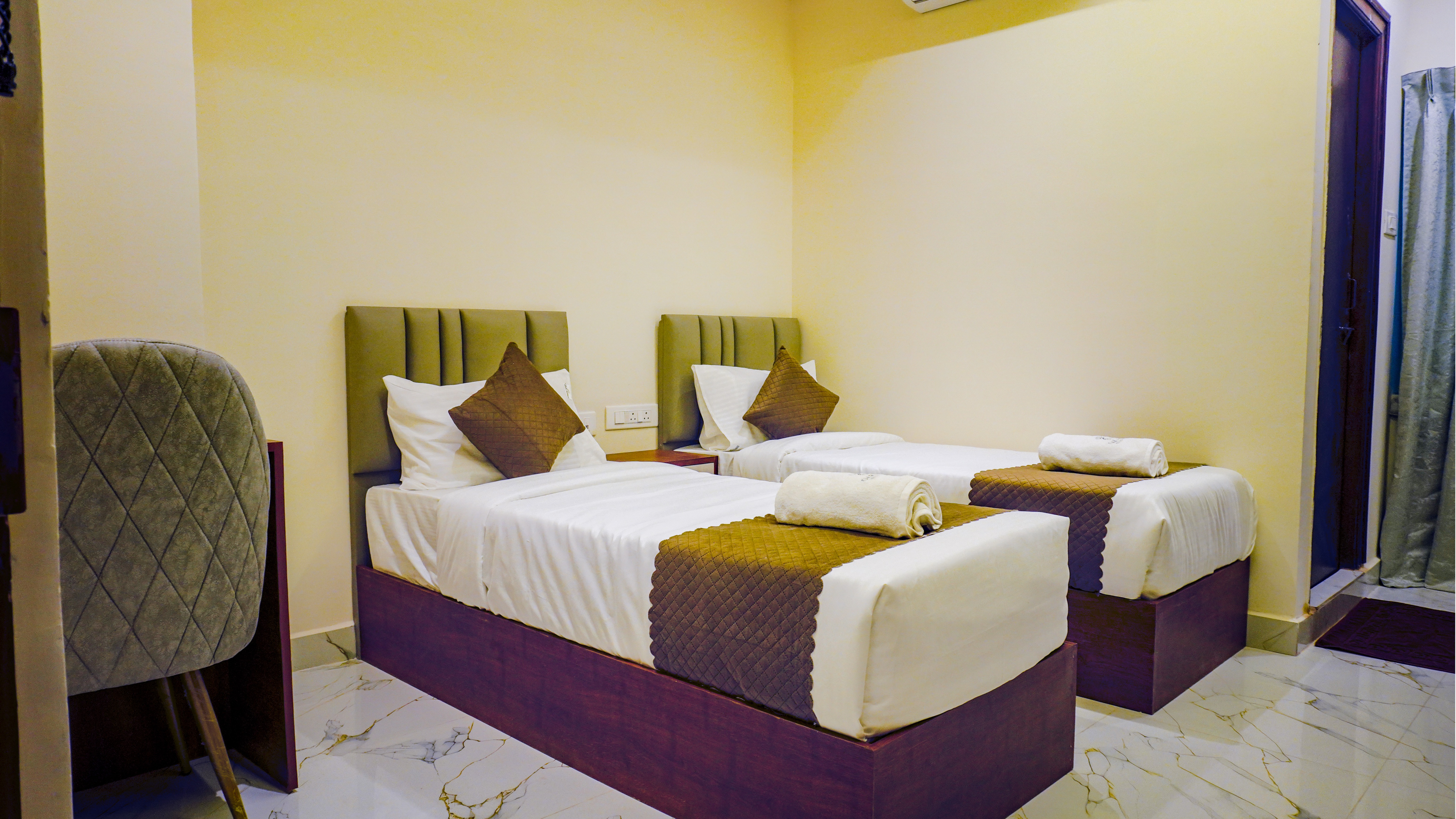 Deluxe Single Bed