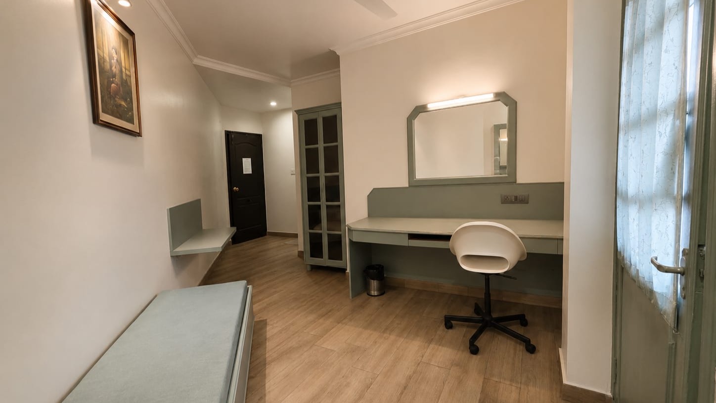 Royal Executive Rooms