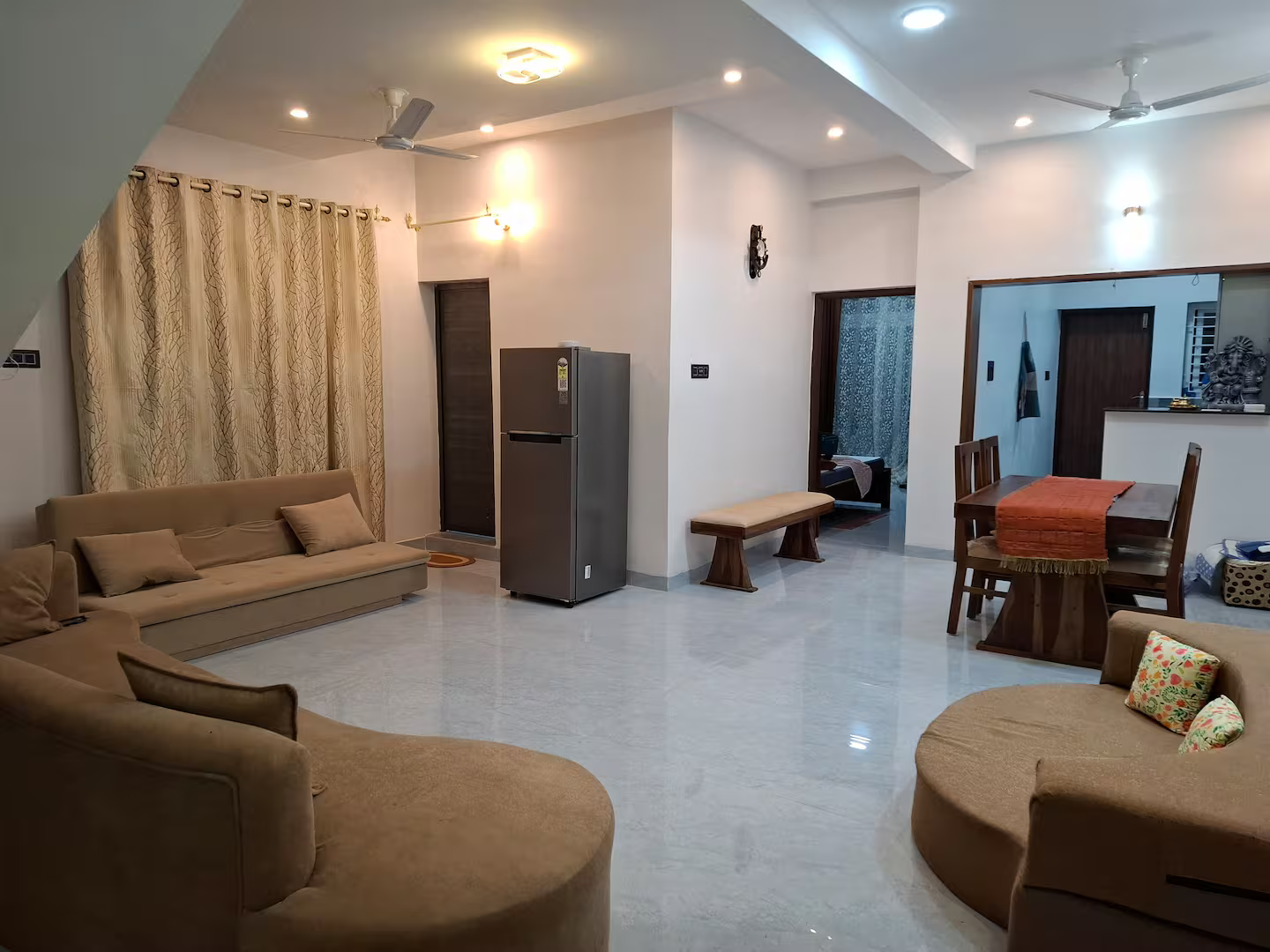 Property gallery image 1