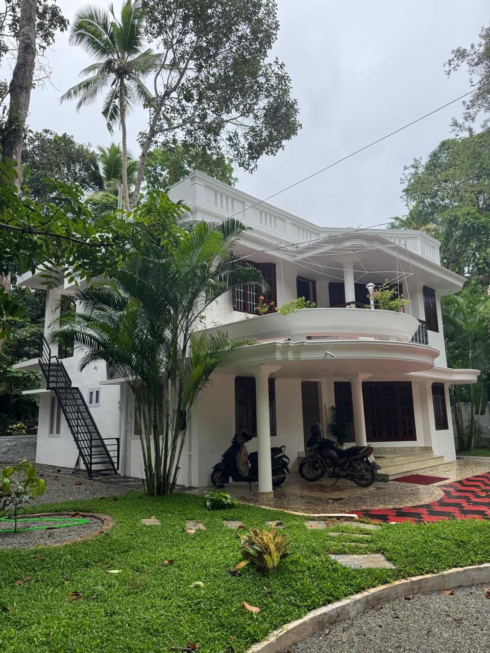 Property gallery image 1