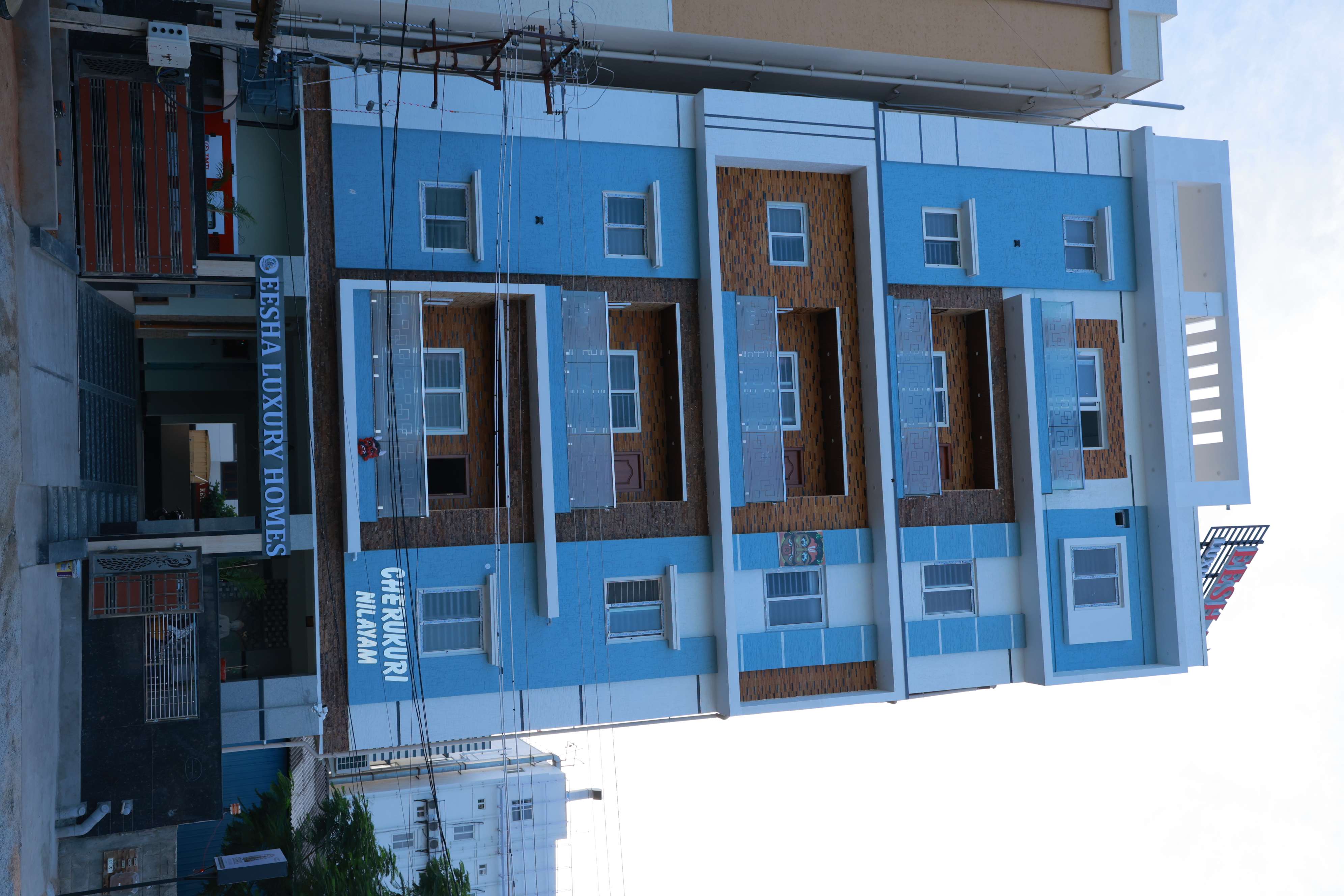 EESHA LUXURY HOMES hero