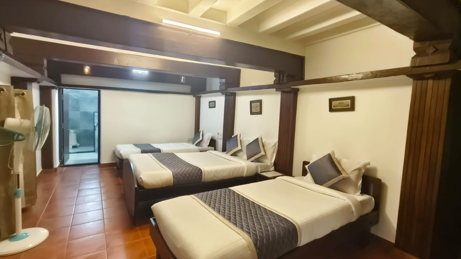 H03- Deluxe Quadruple Room
