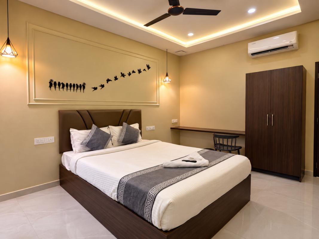 Queen room