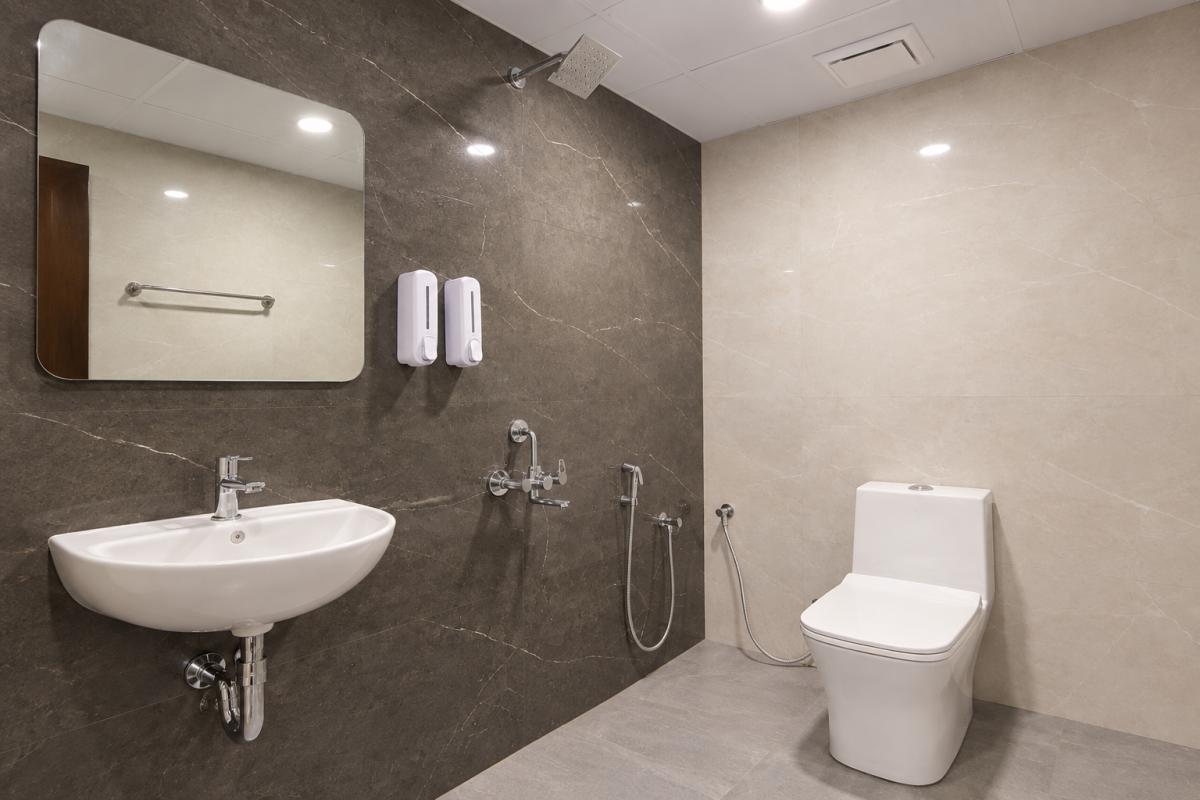 Halt inn restroom 