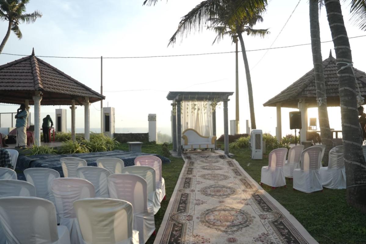 Coconut Cove Resort beachside ambience
