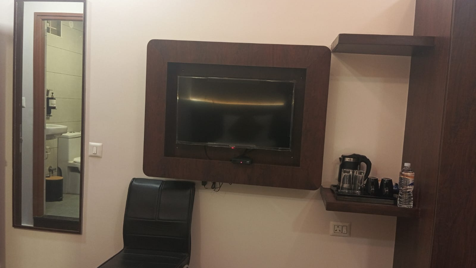 Deluxe twin cot AC Rooms