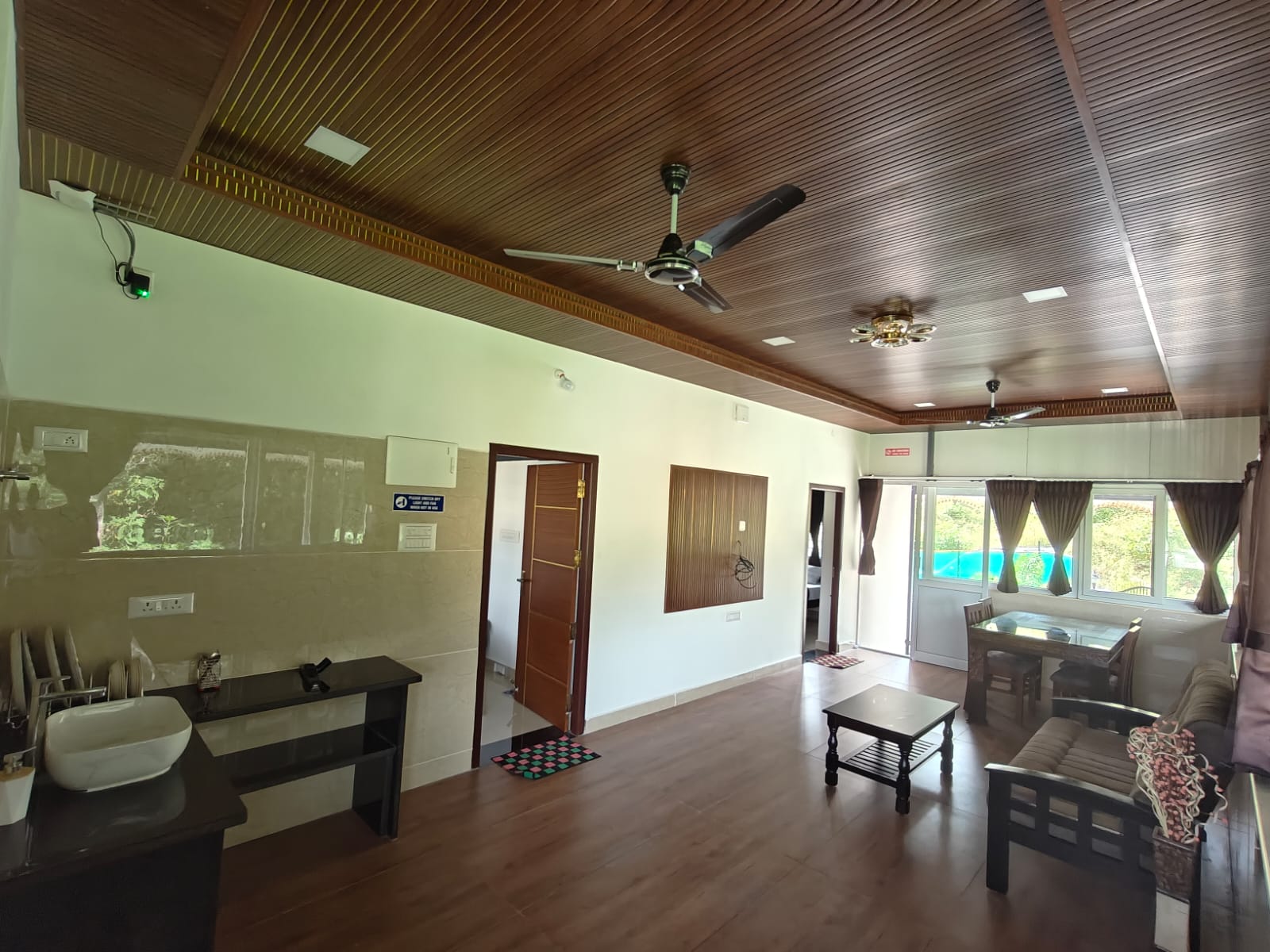 Property gallery image 1