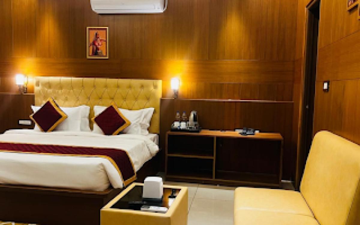Suite Room2.pdf