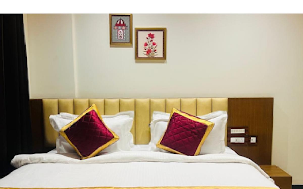 Deluxe Room 4.pdf