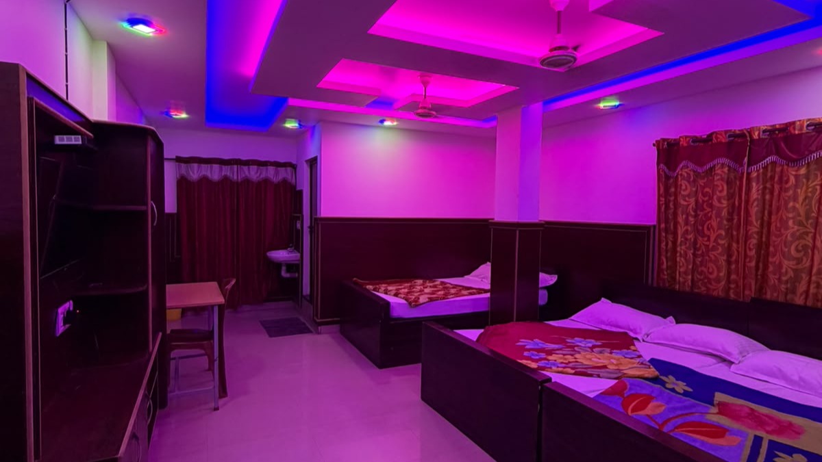 Standard 6 Bed Room