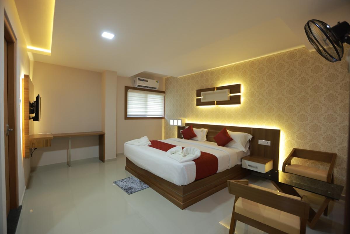 ROOM AC DELUX KING BED (8)