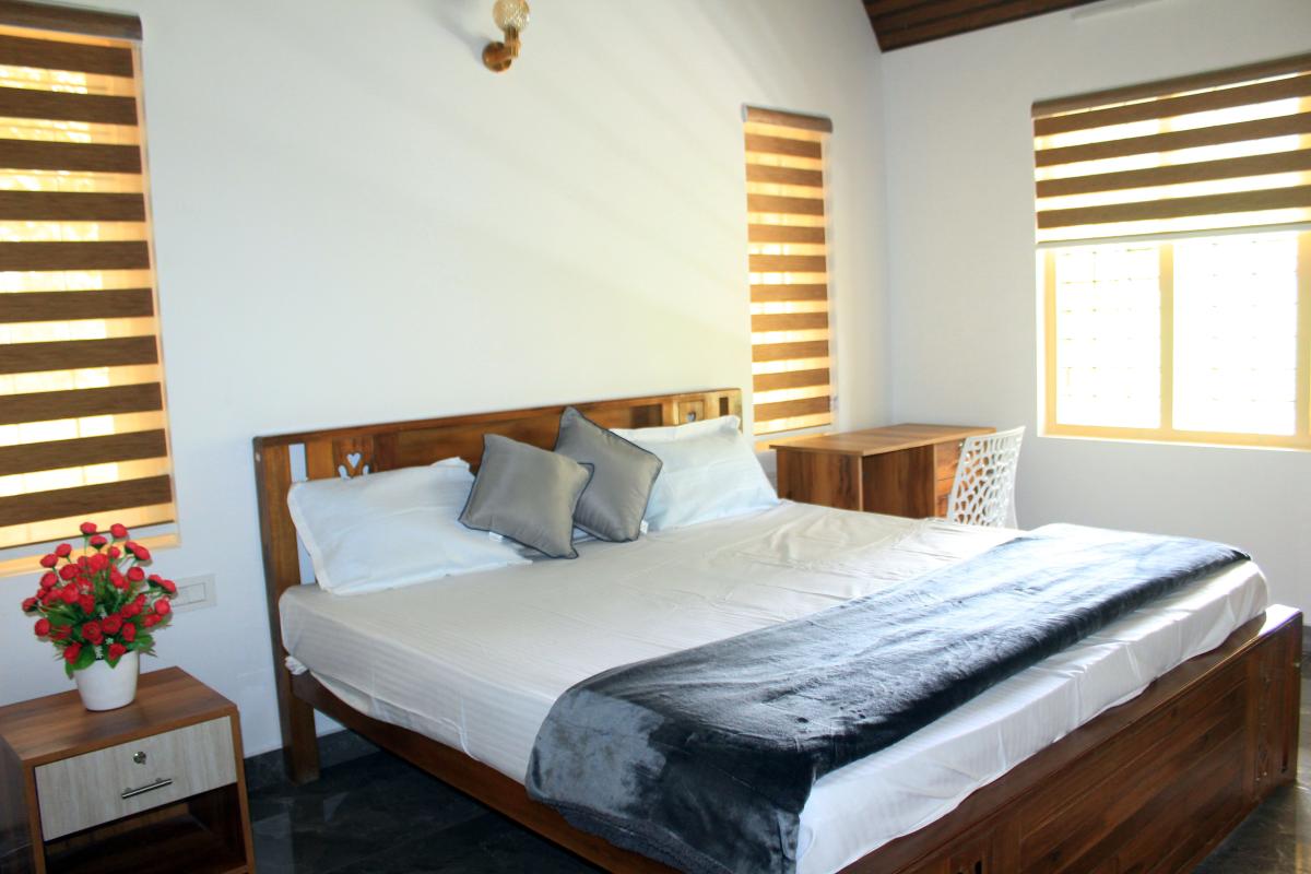 Room01_OakwoodOasis