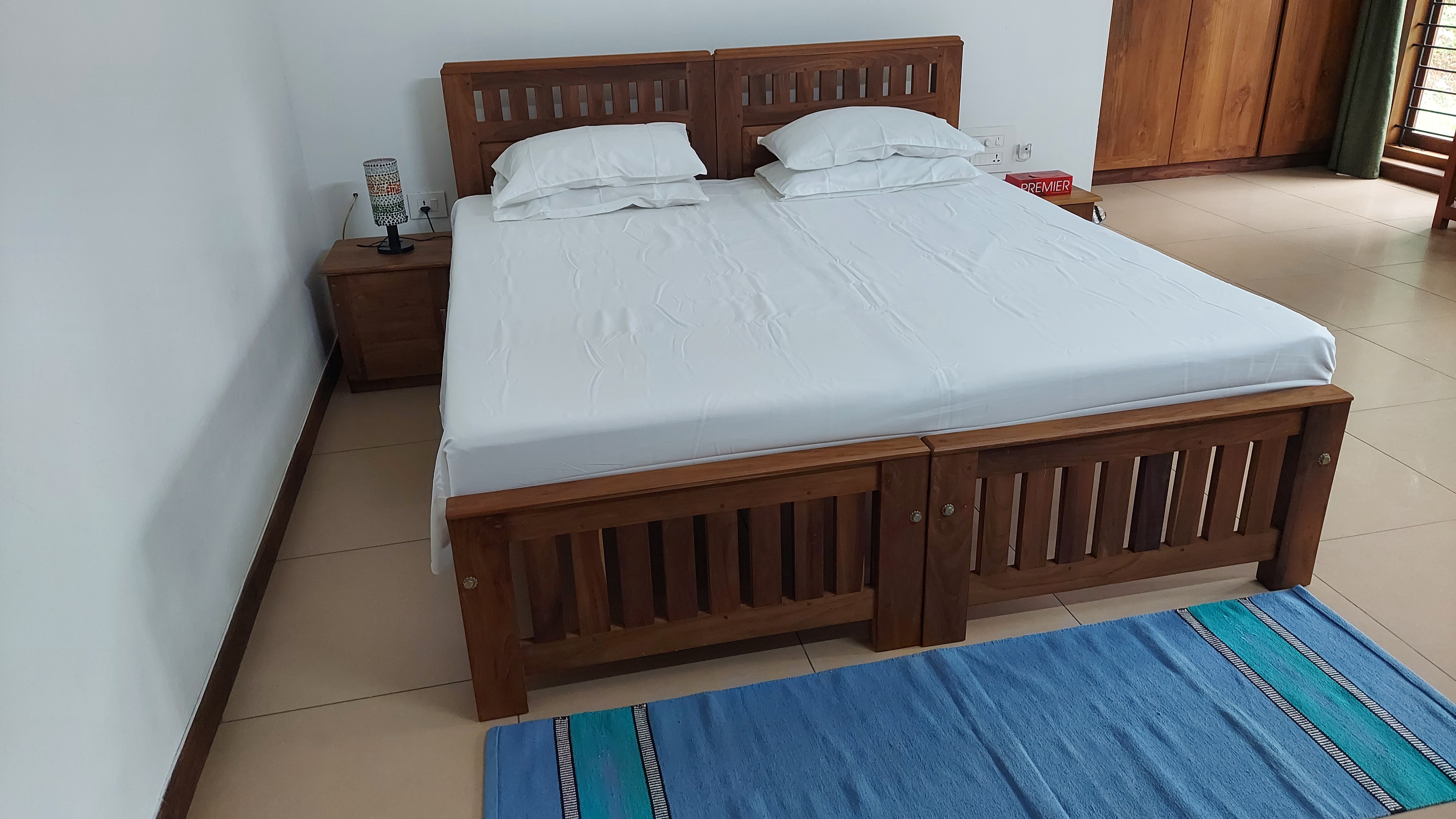 King Sized bed (Rosewood Room)