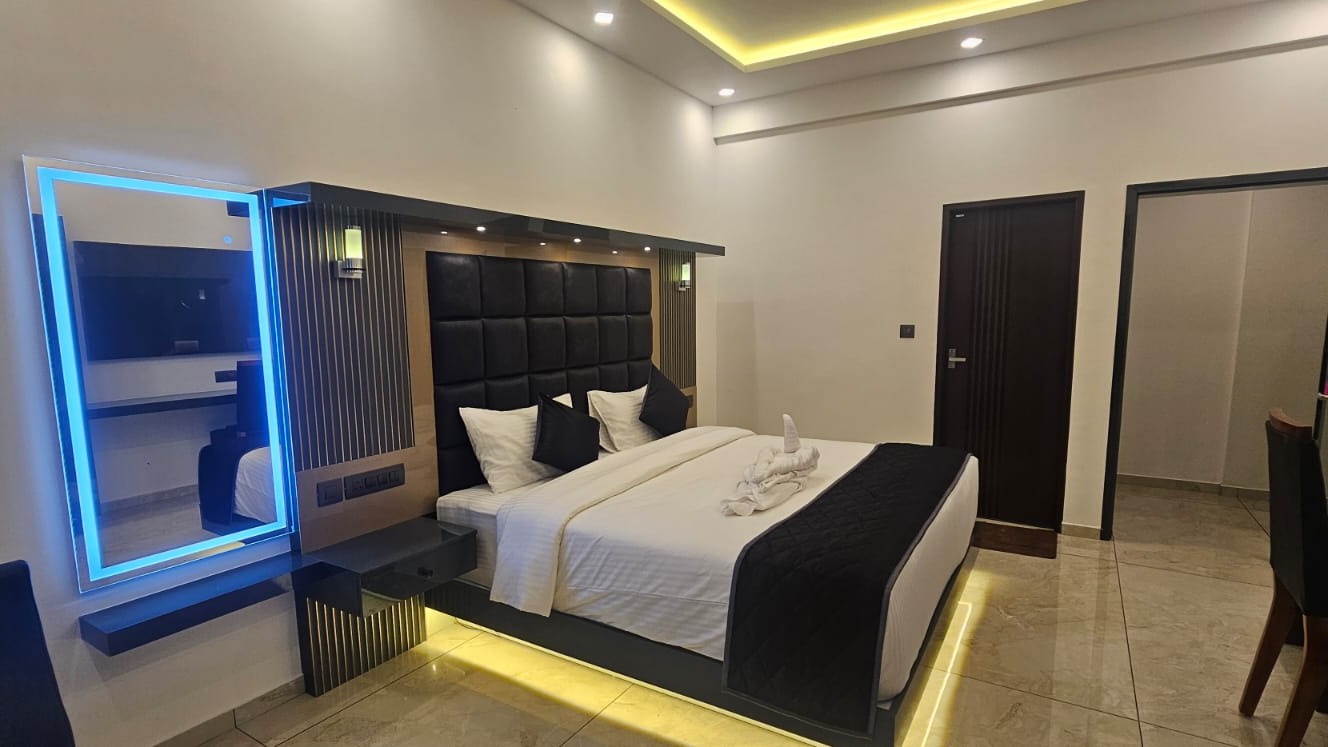 7 BHK