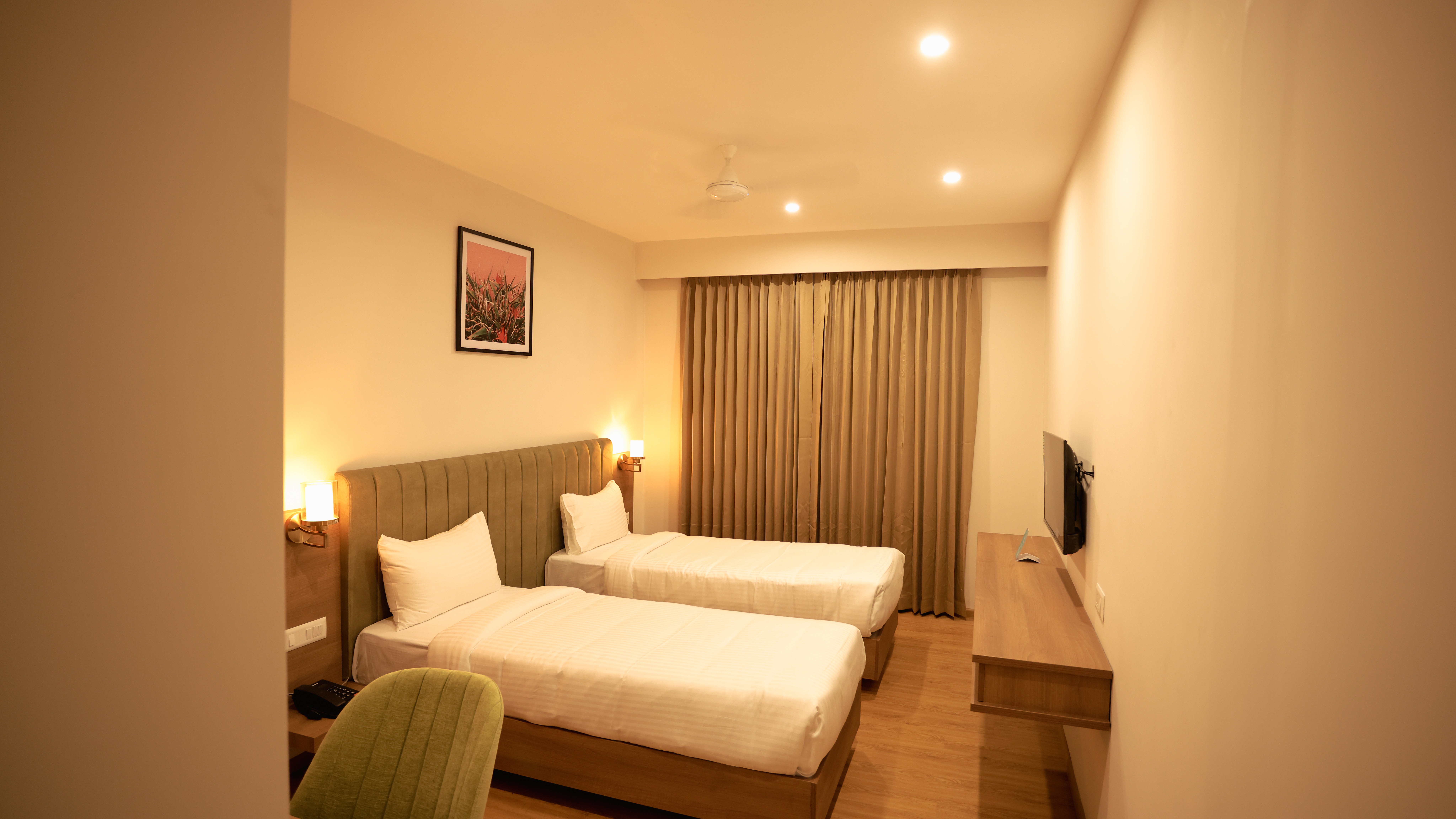 EXECUTIVE ROOM