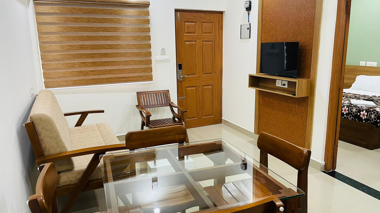  DELUXE TWO-BEDROOM APARTMENT