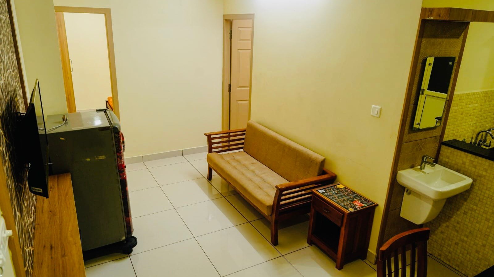 CLASSIC TWO-BEDROOM APARTMENT