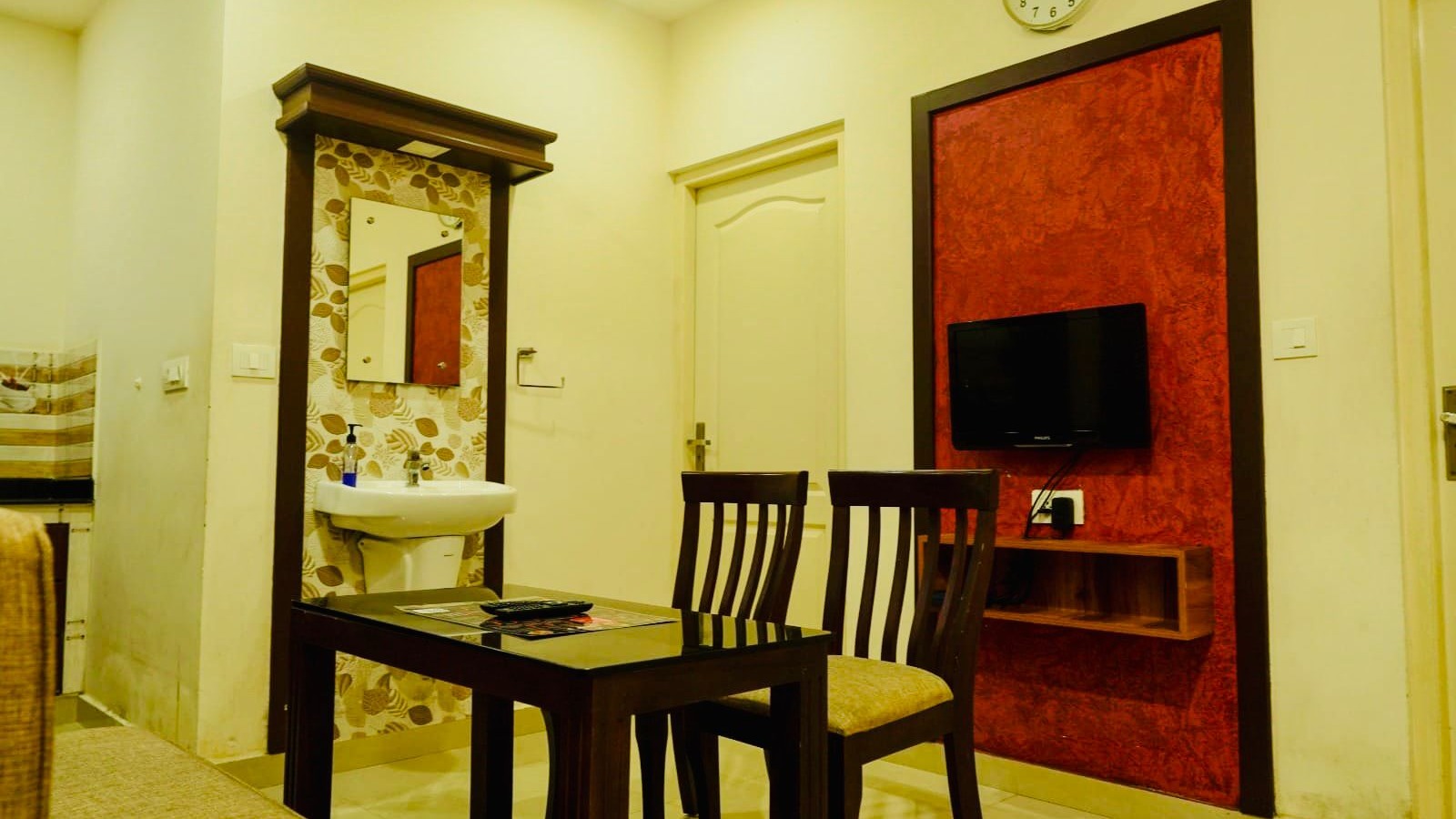 JUNIOR SUITE TWO-BEDROOM APARTMENT [SMALL]