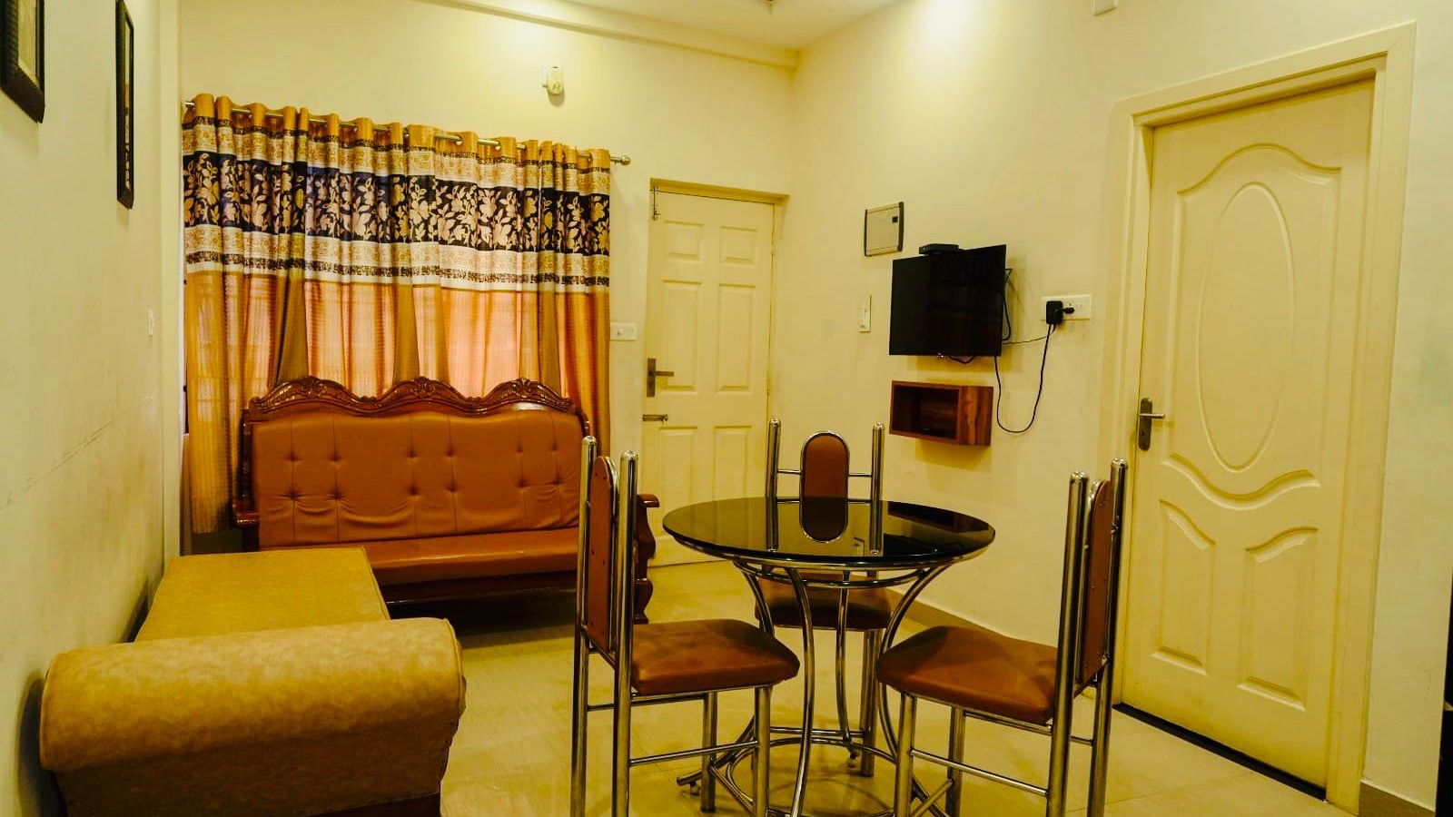 JUNIOR SUITE TWO-BEDROOM APARTMENT