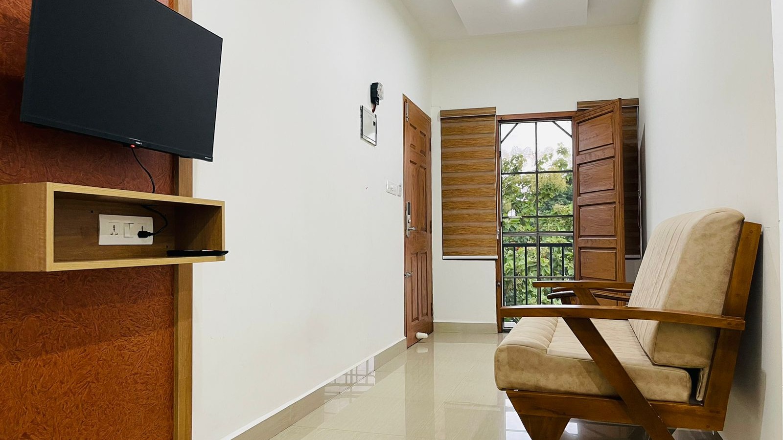 DELUXE ONE-BEDROOM APARTMENT