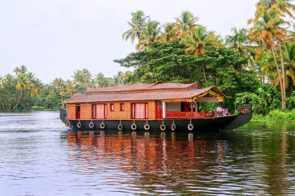 1-bedroom-houseboat