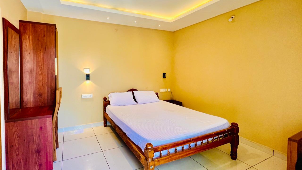 DOUBLE ROOM