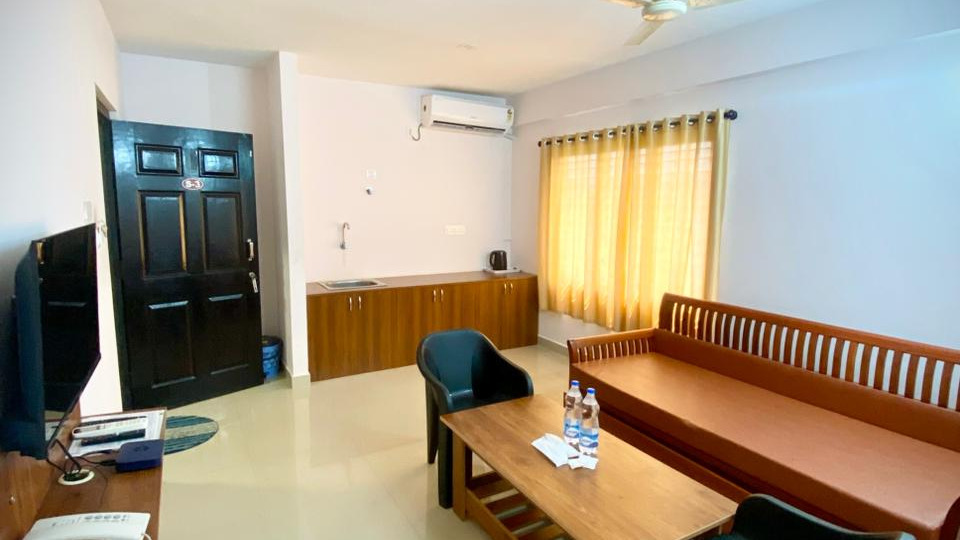 FAMILY DELUXE SUIT ROOM (STUDIO TYPE) A/C