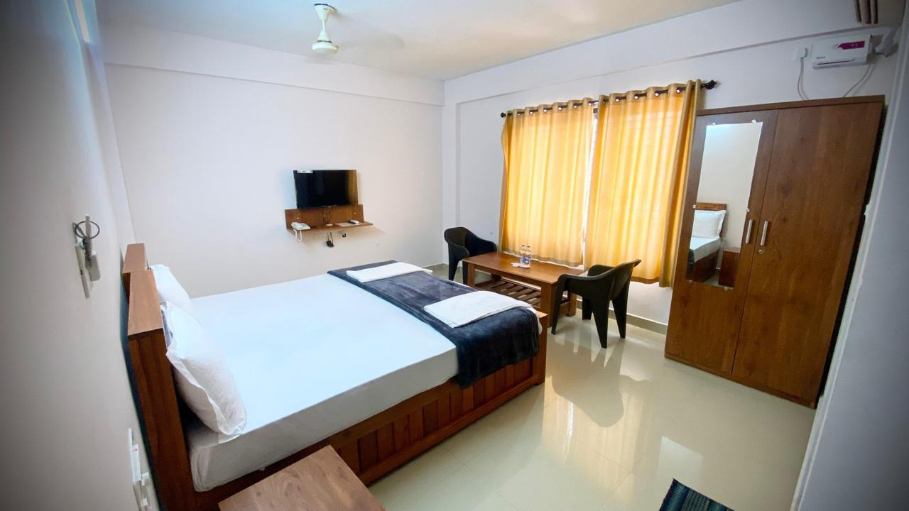 DELUXE STANDARD ROOM A/C