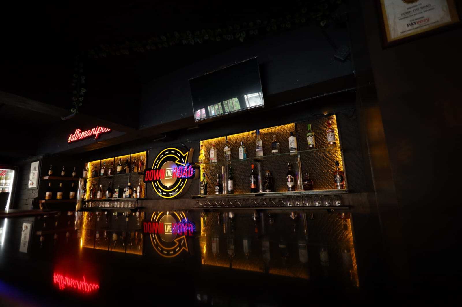 Down the Road – Lounge & Kitchen