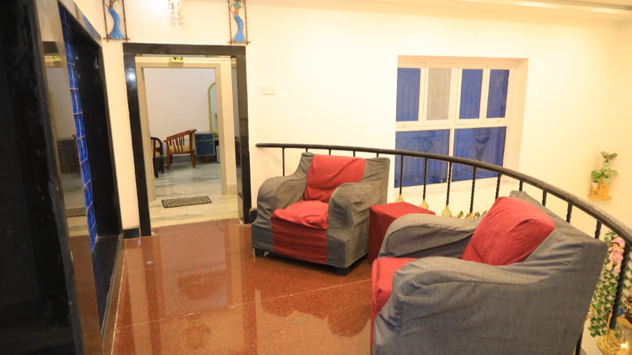 Queen Suite (Hall and Kitchen)