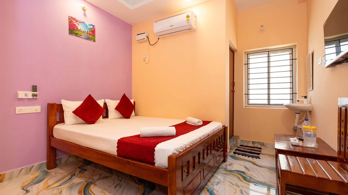 DELUXE DOUBLE BED AC Room