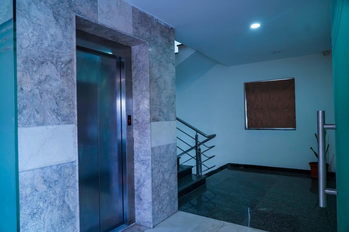 GUEST LIFT AREA