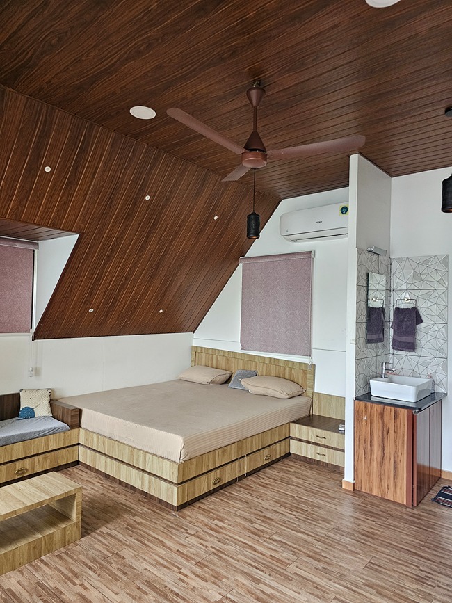 Waterfront Escape | Kayaking, Fishing & BBQ | Affordable Stay Near Aster Medcity Hospital